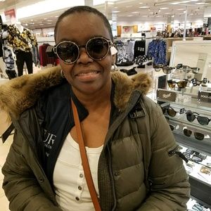 Meet your Posher, Pauline